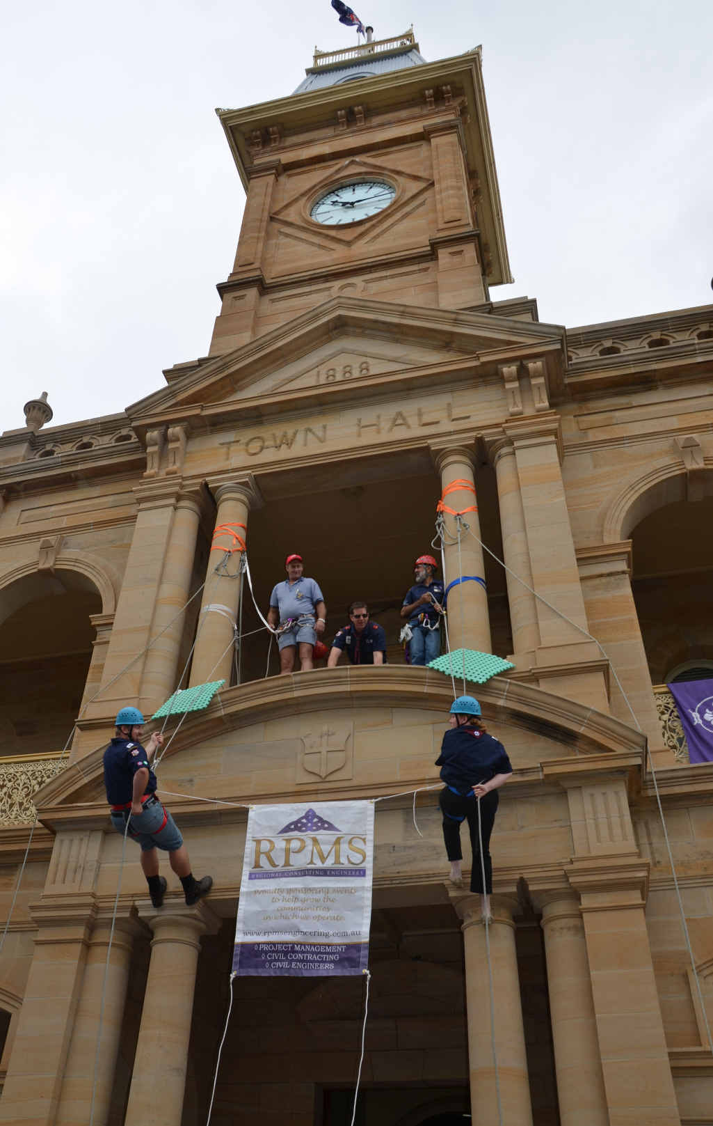 TEAMWORK: Glennie Heights leader Rowan Cahill and Stanthorpe leader Jenny Lang head down side by side. TEAMWORK: Glennie Heights leader Rowan Cahill and Stanthorpe leader Jenny Lang head down side by side.